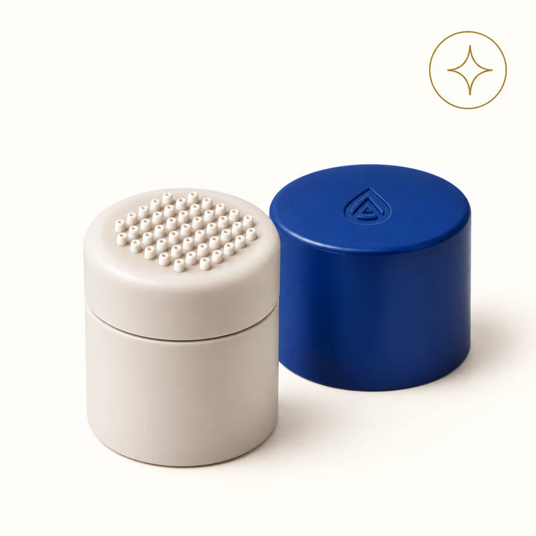 Product visualization of the APLD applicator and its protective cap.